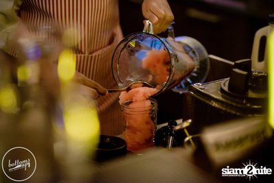 Friday Night at Wine, Beer & Bistro Bar BottomsUp Thonglor — photo 83
