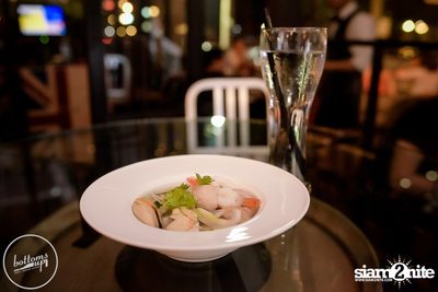 Friday Night at Wine, Beer & Bistro Bar BottomsUp Thonglor — photo 84