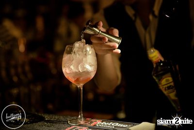Friday Night at Wine, Beer & Bistro Bar BottomsUp Thonglor — photo 85