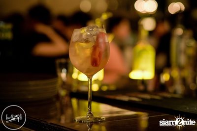 Friday Night at Wine, Beer & Bistro Bar BottomsUp Thonglor — photo 86
