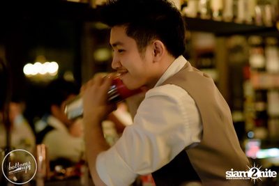 Friday Night at Wine, Beer & Bistro Bar BottomsUp Thonglor — photo 88