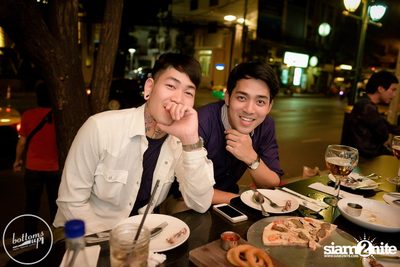 Friday Night at Wine, Beer & Bistro Bar BottomsUp Thonglor — photo 95