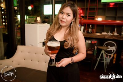 Friday Night at Wine, Beer & Bistro Bar BottomsUp Thonglor — photo 97