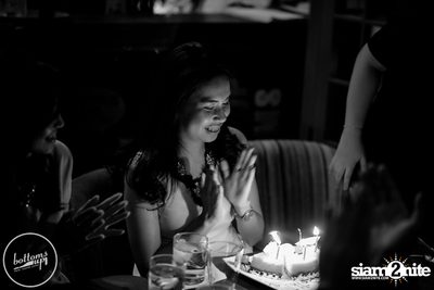 Friday Night at Wine, Beer & Bistro Bar BottomsUp Thonglor — photo 98