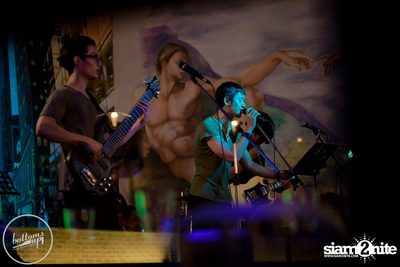 Friday Night at Wine, Beer & Bistro Bar BottomsUp Thonglor — photo 105