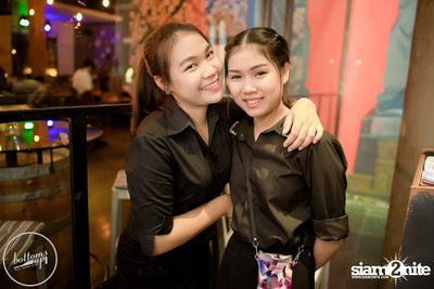 Friday Night at Wine, Beer & Bistro Bar BottomsUp Thonglor — photo 110