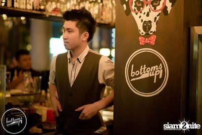 Friday Night at Wine, Beer & Bistro Bar BottomsUp Thonglor — photo 112
