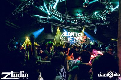 Grey Goose นำเสนอ TGIF : Alvaro ที่ สตูดิโอ ไลฟ์ ฮอล — photo 144