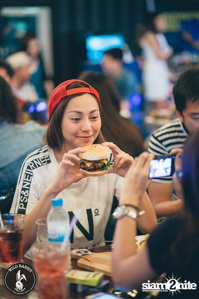 คอนเสิร์ต บิว The Voice ที่ร้าน ไวลด์ แร็บบิท, พหลโยธิน ซอย 19/1 — photo 74