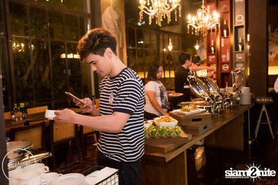 Saturday Night at BottomsUp, Thonglor — photo 6
