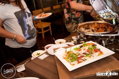 Saturday Night at BottomsUp, Thonglor — photo 8