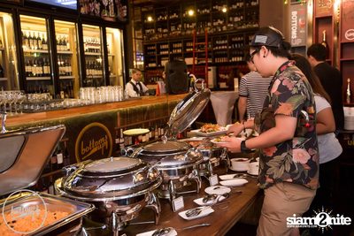 Saturday Night at BottomsUp, Thonglor — photo 9