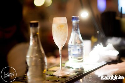 Friday Night at Wine, Beer & Bistro Bar BottomsUp Thonglor — photo 1