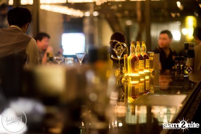 Friday Night at Wine, Beer & Bistro Bar BottomsUp Thonglor — photo 2