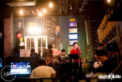 Friday Night at Wine, Beer & Bistro Bar BottomsUp Thonglor — photo 4