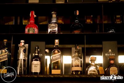 Friday Night at Wine, Beer & Bistro Bar BottomsUp Thonglor — photo 5