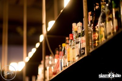 Friday Night at Wine, Beer & Bistro Bar BottomsUp Thonglor — photo 14