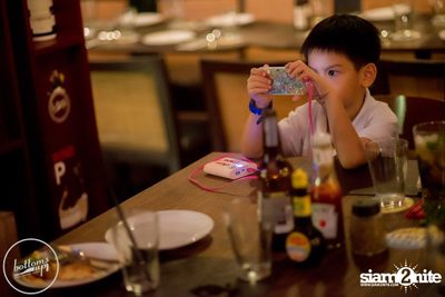 Friday Night at Wine, Beer & Bistro Bar BottomsUp Thonglor — photo 27