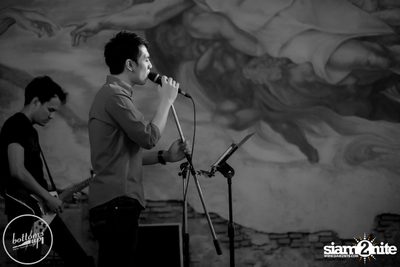 Friday Night at Wine, Beer & Bistro Bar BottomsUp Thonglor — photo 29