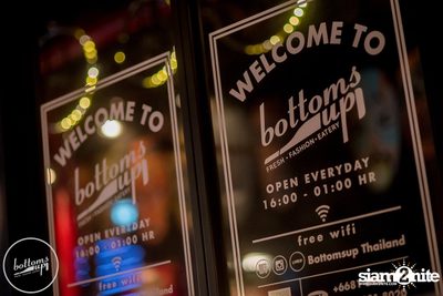Friday Night at Wine, Beer & Bistro Bar BottomsUp Thonglor — photo 34