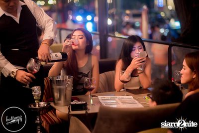 Friday Night at Wine, Beer & Bistro Bar BottomsUp Thonglor — photo 38