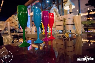 Friday Night at Wine, Beer & Bistro Bar BottomsUp Thonglor — photo 45