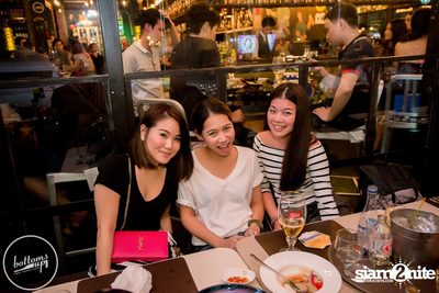 Friday Night at Wine, Beer & Bistro Bar BottomsUp Thonglor — photo 55