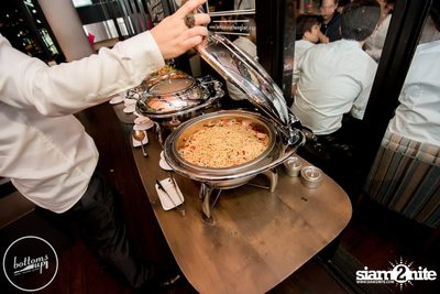 Friday Night at Wine, Beer & Bistro Bar BottomsUp Thonglor — photo 57