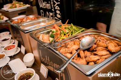 Friday Night at Wine, Beer & Bistro Bar BottomsUp Thonglor — photo 59