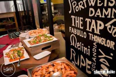 Friday Night at Wine, Beer & Bistro Bar BottomsUp Thonglor — photo 61