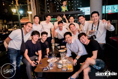 Friday Night at Wine, Beer & Bistro Bar BottomsUp Thonglor — photo 64