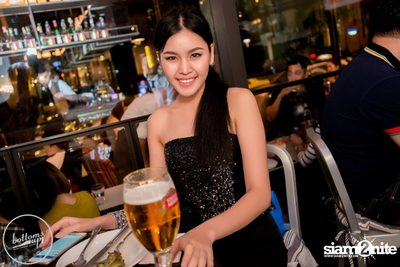 Friday Night at Wine, Beer & Bistro Bar BottomsUp Thonglor — photo 70