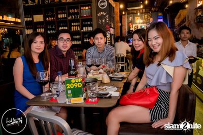 Friday Night at Wine, Beer & Bistro Bar BottomsUp Thonglor — photo 71