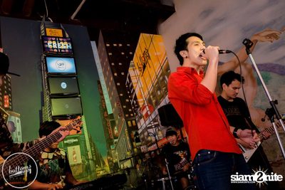 Friday Night at Wine, Beer & Bistro Bar BottomsUp Thonglor — photo 75