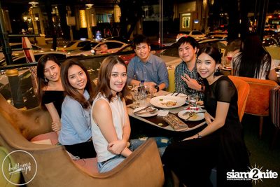 Friday Night at Wine, Beer & Bistro Bar BottomsUp Thonglor — photo 77