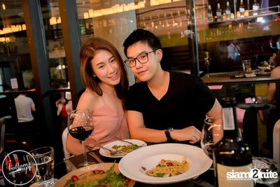 Friday Night at Wine, Beer & Bistro Bar BottomsUp Thonglor — photo 80