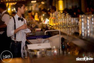 Friday Night at Wine, Beer & Bistro Bar BottomsUp Thonglor — photo 87