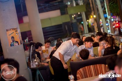 Friday Night at Wine, Beer & Bistro Bar BottomsUp Thonglor — photo 104