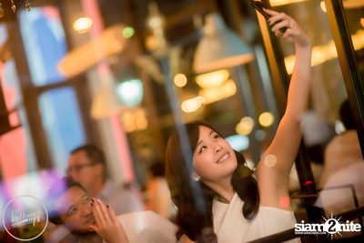 Friday Night at Wine, Beer & Bistro Bar BottomsUp Thonglor — photo 111