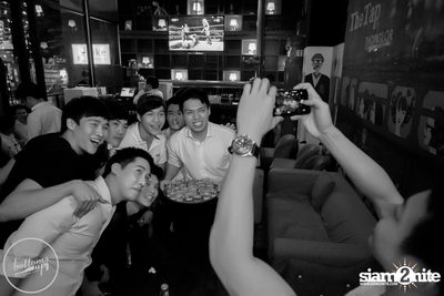 Friday Night at Wine, Beer & Bistro Bar BottomsUp Thonglor — photo 117