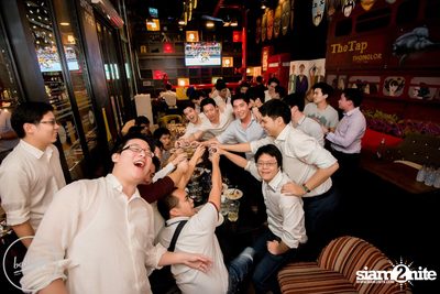 Friday Night at Wine, Beer & Bistro Bar BottomsUp Thonglor — photo 124