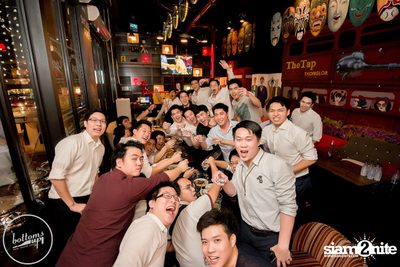 Friday Night at Wine, Beer & Bistro Bar BottomsUp Thonglor — photo 125