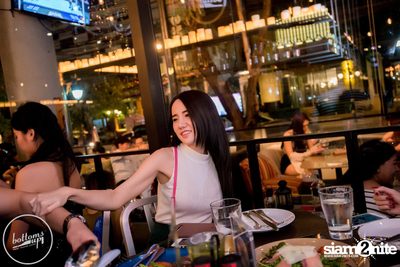 Friday Night at Wine, Beer & Bistro Bar BottomsUp Thonglor — photo 129