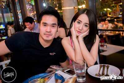 Friday Night at Wine, Beer & Bistro Bar BottomsUp Thonglor — photo 130