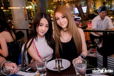 Friday Night at Wine, Beer & Bistro Bar BottomsUp Thonglor — photo 131