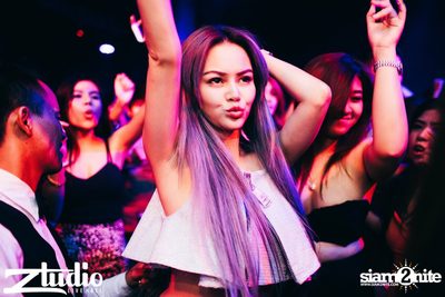Grey Goose นำเสนอ TGIF : Tom Swoon ที่ สตูดิโอ ไลฟ์ ฮอลล์ — photo 38