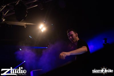 Grey Goose นำเสนอ TGIF : Tom Swoon ที่ สตูดิโอ ไลฟ์ ฮอลล์ — photo 73