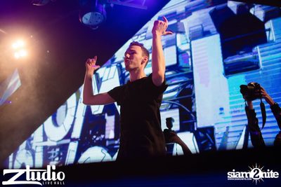 Grey Goose นำเสนอ TGIF : Tom Swoon ที่ สตูดิโอ ไลฟ์ ฮอลล์ — photo 74