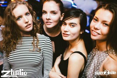 Grey Goose นำเสนอ TGIF : Tom Swoon ที่ สตูดิโอ ไลฟ์ ฮอลล์ — photo 81