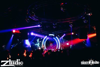 Grey Goose นำเสนอ TGIF : Tom Swoon ที่ สตูดิโอ ไลฟ์ ฮอลล์ — photo 102